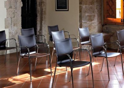 mobiliario-oficina-colectividades-sillas-ikara
